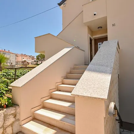 Apartament Modern Lara