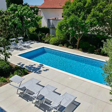 Apartament Modern Lara *