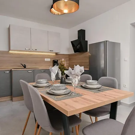 Apartament Modern Lara Malinska