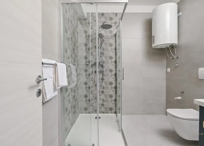 Modern Lara מאלינסקה