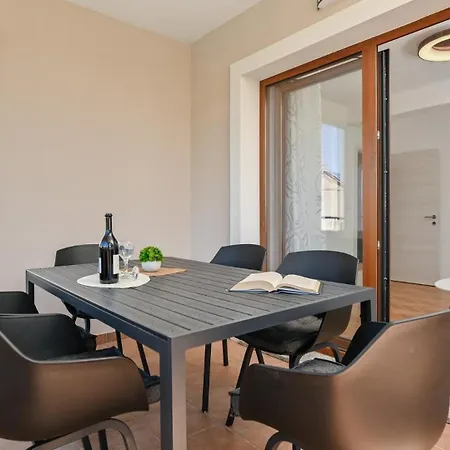 Apartment Modern Lara Malinska