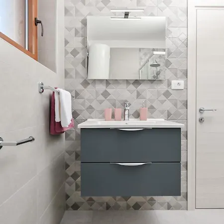 Modern Lara * Malinska