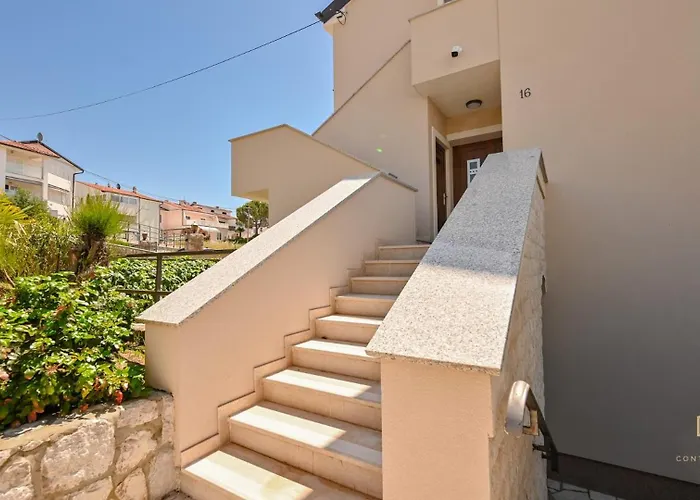 Apartment Modern Lara