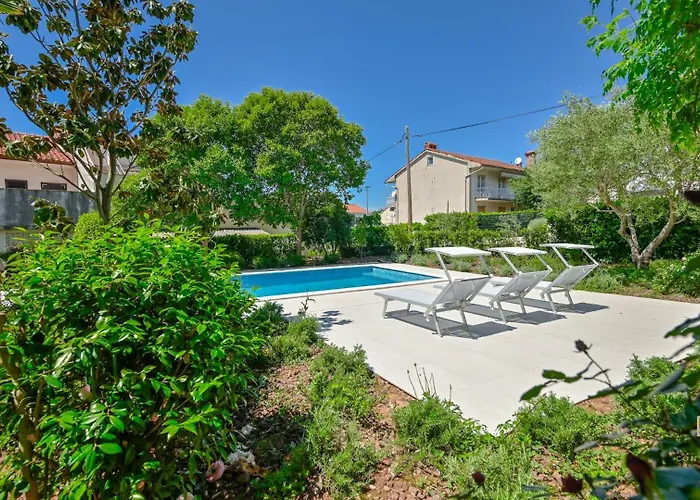 Apartment Modern Lara