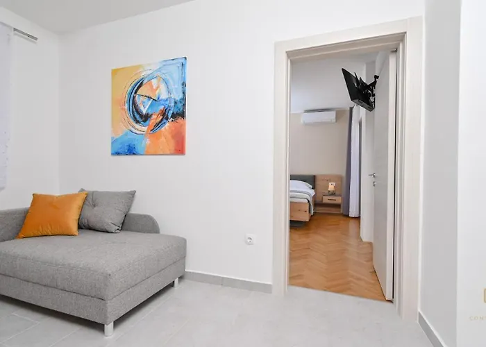 Modern Lara Apartment