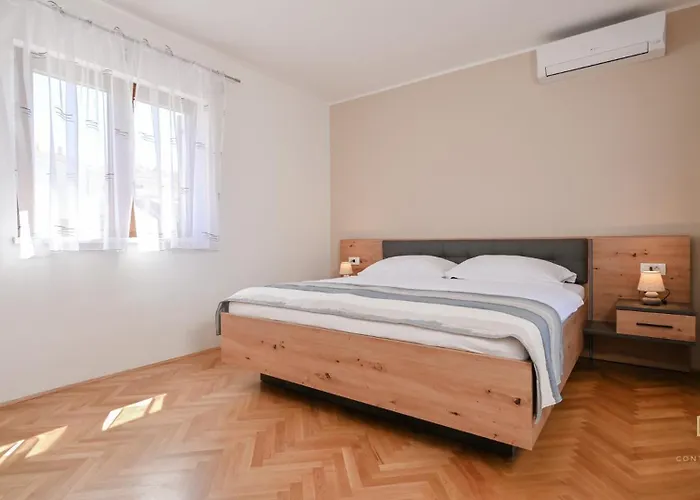 Modern Lara * Malinska