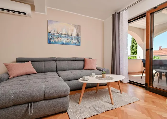 Modern Lara Apartment *