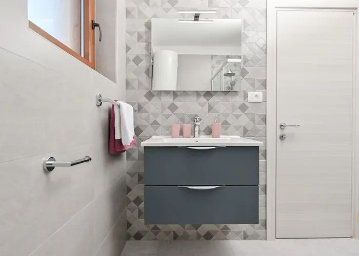 Modern Lara * Malinska